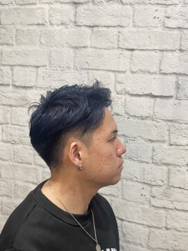グレイスフル バーバープラチナム 六本木店(Graceful Barber platinum) 落ち着きのある遊び心~ブルーブラック~