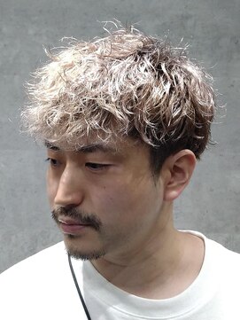 バーバーハウス ラヴィ(Barber House Lavie) ツーブロマッシュ×ミルクティーベージュ