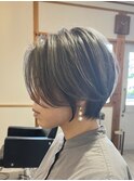 前髪なし毛流れくびれショート
