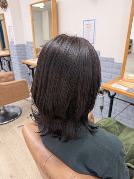 オリーブベージュ