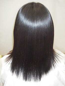 ヘアアンドメイクアミュウ(Hair&Make Amyu u)の写真/ナチュラルな仕上がり、デザインが楽しめる滑らかな手触りが人気のアミュウの縮毛矯正♪