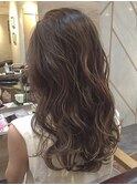 透け感あるカラーで女っぽさをプラス♪