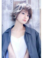 マノン バイ エイチ(MANON by H) 《MANON by H》斜めバングスウィングショート×グレージュ