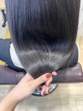 エミス バイ メルト 吉祥寺(emis by melt) 【吉田江梨】縮毛矯正ミディアムショコラブラウントリートメント