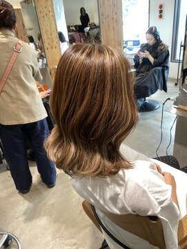 トテ(tote.) 明るめハイライトアッシュベージュ白髪ぼかし