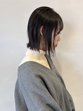 イル(ill) ぷつんとボブ 顎下ボブ 外ハネスタイリング