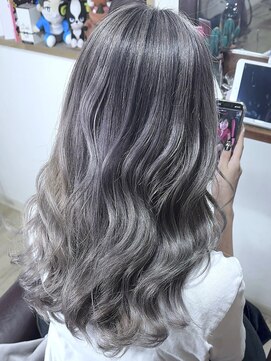 ブレイズヘアー(BLAZEhair) 【ツヤ感バツグン】グレージュシャドールーツ×ブリーチ２回