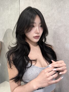 ルームバイシー 新宿(Loom. by Sea) ミディアム×暗めカラー[デザインカラー/フェイスフレーミング]