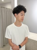 リラ(Lila’s)&nbsp;メンズ無造作ショートスタイル　パーマ風スタイル　黒髪ショート