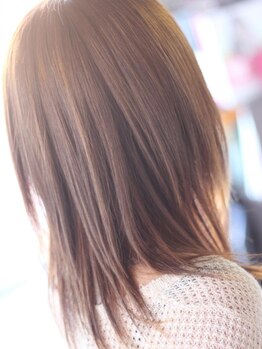 ジェンヌ(Gienne)の写真/ダメージレス☆【もともとストレートだったような髪質に】アイロンの入れ方を微調整した高度な技術で実現。