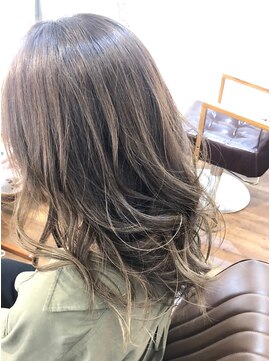 カルネ(Karne) バレイヤージュカラー