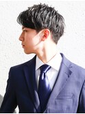 スーツ短髪ツーブロック束感モテる黒髪シークレットパーマ流行