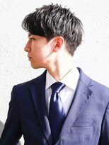 スーツ短髪ツーブロック束感モテる黒髪シークレットパーマ流行