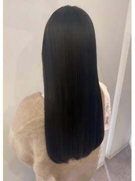 エヌアンドエー 春日部東口店(hair shop N&A) 黒髪の直線美で魅せる、洗練ストレート/縮毛矯正