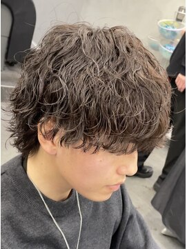 フィフス トウキョウ (fifth TOKYO) 渋谷メンズマッシュウルフカット緩め波巻きスパイラルパーマ