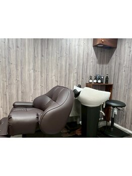 大人女性の頭皮悩みに最適なケアをご用意。洗浄と血行促進で、栄養成分がしっかり届く頭皮へ！