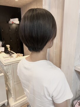 キャアリー(Caary) 福山美容室caary 髪質改善ストレート大人くびれショート耳かけ