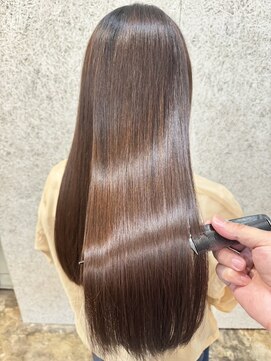 ブラウンベージュ 髪質改善トリートメント 艶髪 20代 ストレート