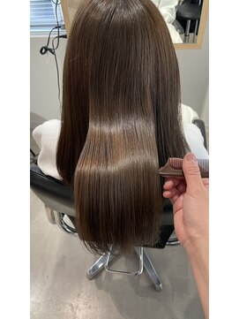 シキ 戸塚(Shiki.) 黒髪/クラゲヘアー/オリーブグレー/小顔/ココアベージュ/戸塚