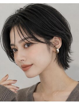 サーカス バイ ビュートリアム 青山(CIRCUS by BEAUTRIUM) くびれハンサムショート×外ハネショート｜前髪長め・小顔
