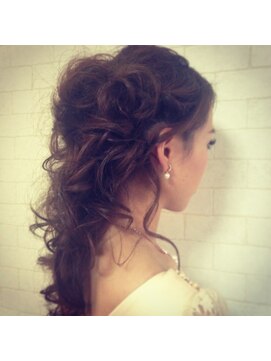 ヘアメイクサロンシャルメ(Hair Make Salon CHARMER) カールハーフアップ