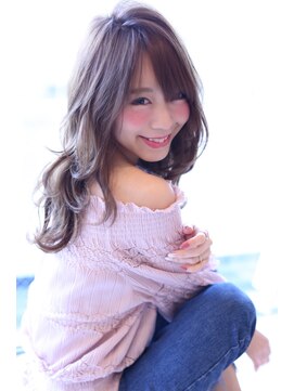 リリークラウン(Lily Crown) コテ巻きで作る波打カール