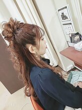 ヘアメイク アンク お団子ハーフアップ