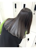 王道シルバーグレーのインナーカラー◎