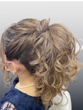 クレア(Crea) およばれ　結婚式　ポニーテールアレンジ