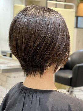 アレクサンドルオブカラーズカナザワ(ALEXANDRE OF COLORS KANAZAWA) 前下がりショートボブ