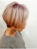 ピンクホワイト　ショートボブ