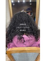 アンフィシュピトロワ(AnFye spi tlow) 高難易度縮毛矯正で艶髪に変身【表参道】