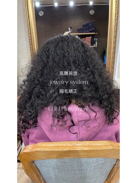 アンフィシュピトロワ(AnFye spi tlow) 高難易度縮毛矯正で艶髪に変身【表参道】