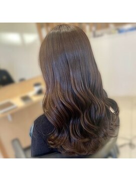 リラ(Lila) ○ツヤ感暗髪かわいい巻き髪○