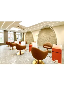 カラー・パーマに精通したトップスタイリストがマンツーマンで施術。メンズも大歓迎◎ MIRiM