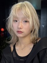 サンクマーケット 渋谷(cinq MARKET)&nbsp;渋谷顔周りレイヤーカットブリーチカラーホワイトブロンド金髪