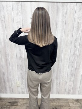 ラッズプラスエイチ(Lads+h) バレイヤージュ　ミルクティーグレージュ