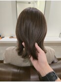 オリーブベージュ