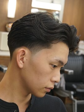 ザチョップショップ キチジョウジ(THE CHOP SHOP KICHIJOJI) テーパーフェードカットセンターパートシェービング吉祥寺理容室