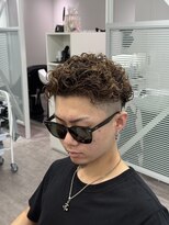 ルースト 南堀江店(ROOST)&nbsp;刈り上げセンターパート/波巻きツイストスパイラル/南堀江