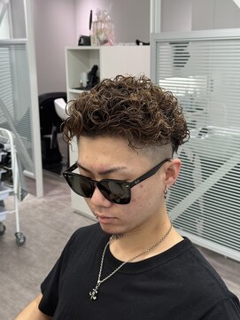 ルースト 南堀江店(ROOST) 刈り上げセンターパート/波巻きツイストスパイラル/南堀江