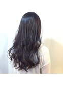 オフィスでも浮かないアッシュグレー
