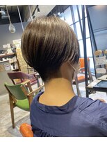 インス(ensue)&nbsp;京都 刈り上げショート耳かけショートハイライトベージュ 中島