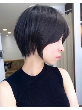 ビュー フクオカ(VIEW FUKUOKA) 美髪にオトナかわいいホワイトグレージュネビージュショートボブ