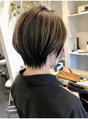 30代40代ハイライト白髪ぼかしショートスタイル