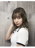グレージュゆる巻ヘアー