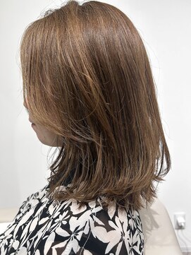 アンキャトル(un quatre) ロイヤルベージュカラー