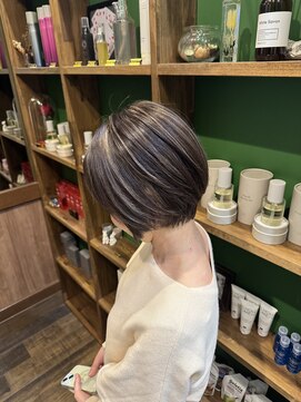 リル 海浜幕張(relle) 【海浜幕張で叶う髪質改善】白髪ぼかしハイライト×ショート