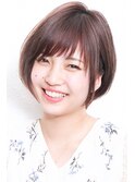 大人かわいいグレージュ小顔ナチュラルショートボブ