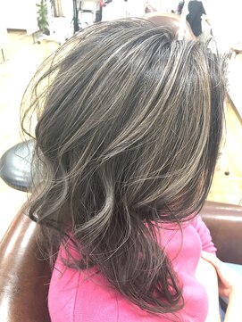 リリー ヘアーアンドビューティー(Lily) ハイライトカラー